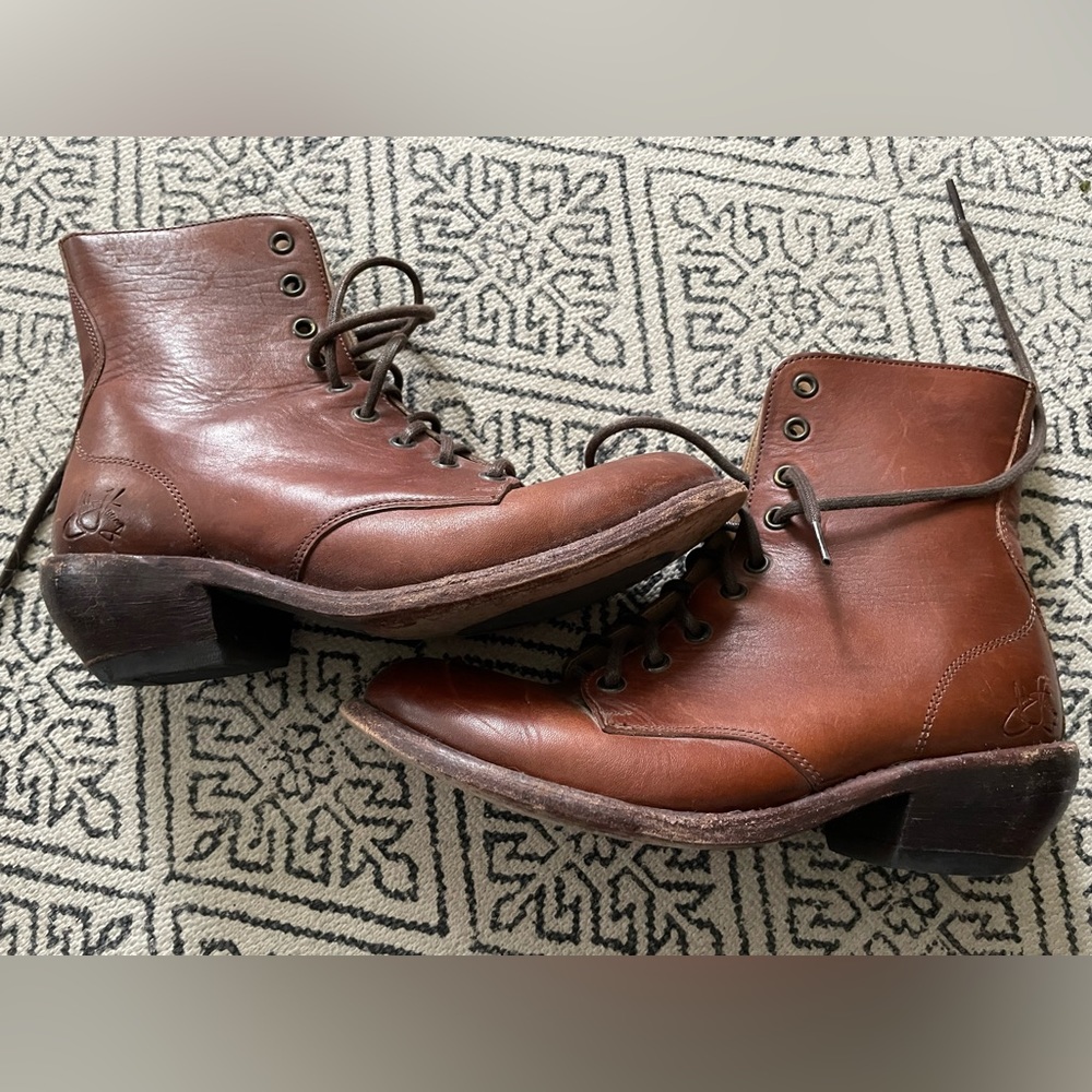 Fluevog Karyn brown lace-up boots size 7